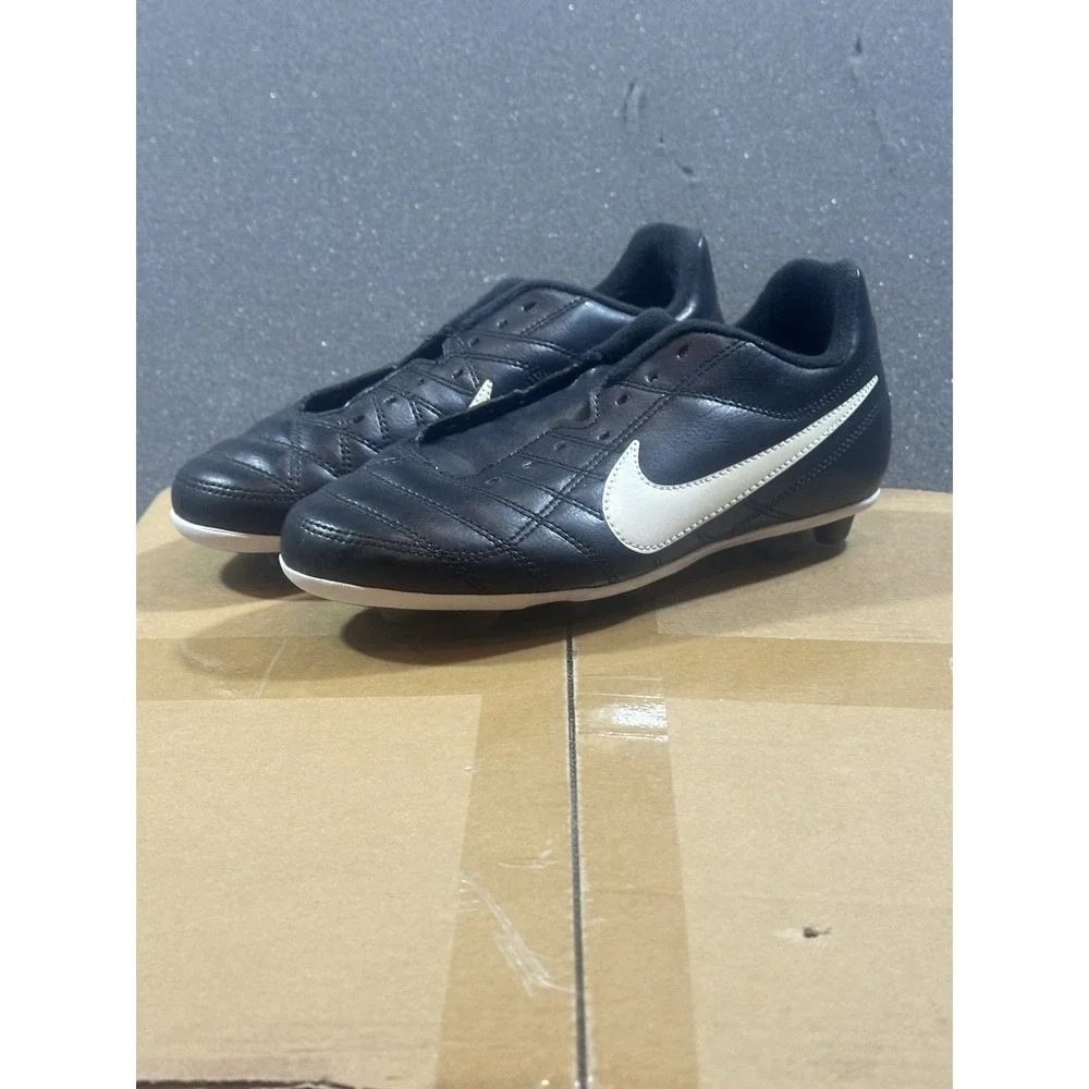 Nike Youth Soccer Cleats 3.5Y Black & White